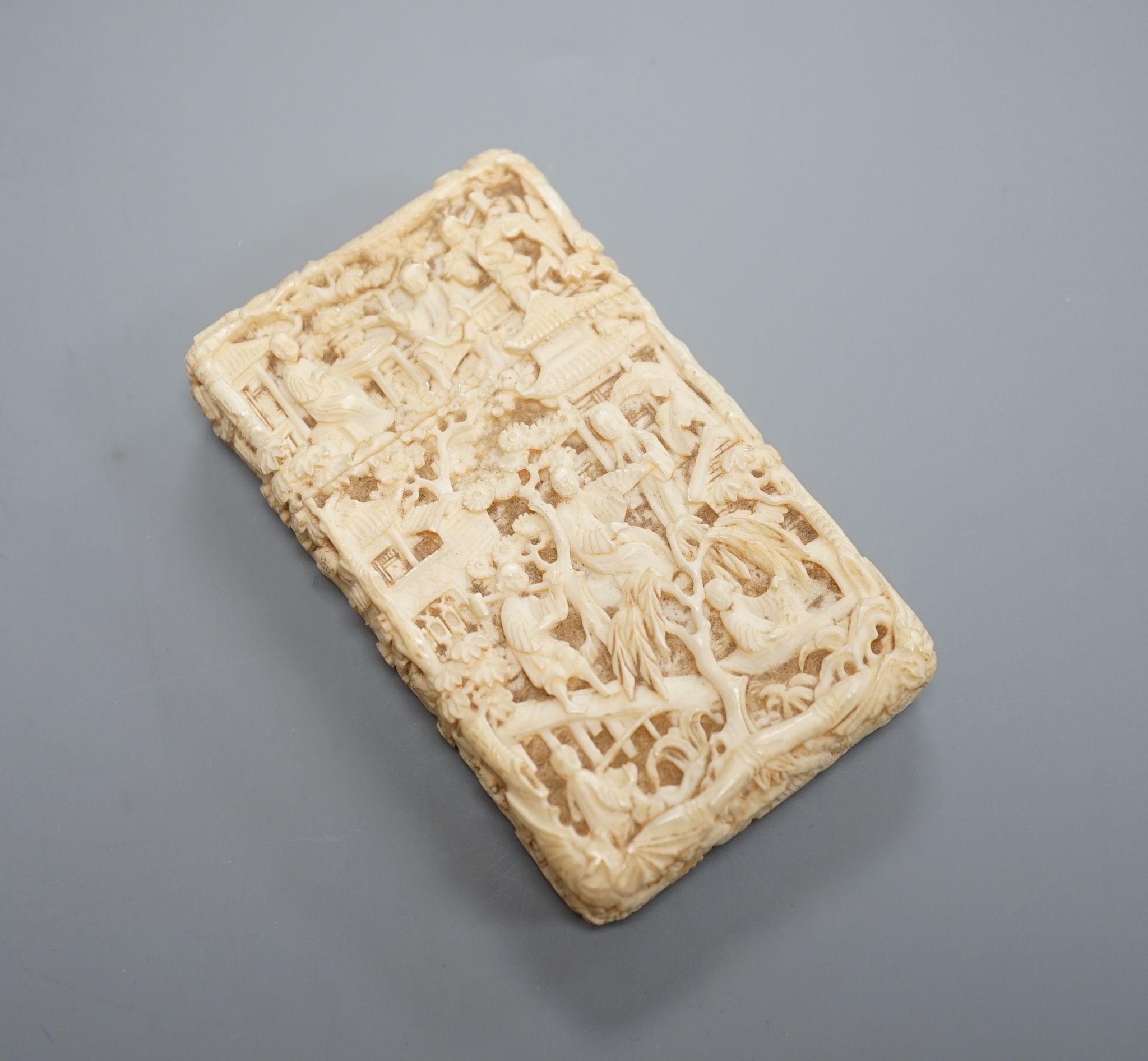 A 19th century Canton ivory card case 9.5cm